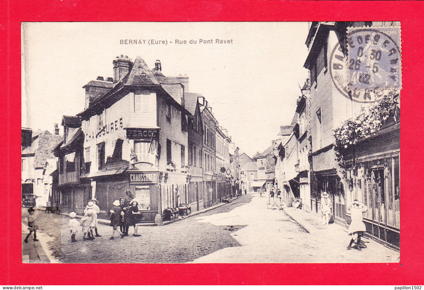 F-27-Bernay-05A85  La Rue Du Pont Ravet, Commerces, Cpa  - Bernay