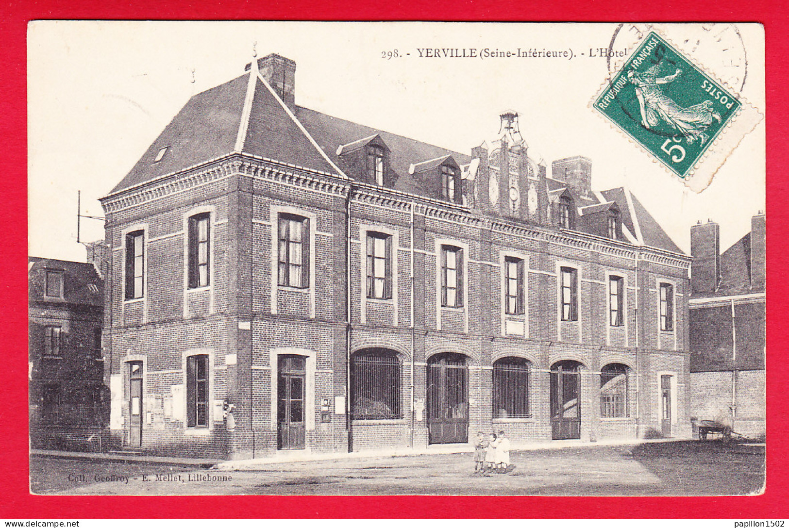 F-76-Yerville-03P83  L'hôtel De Ville, Petite Animation, Cpa BE - Yerville