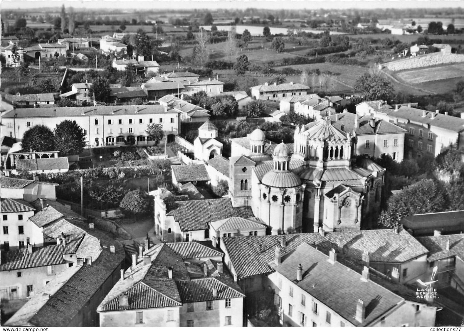 01-ARS- LA BASILIQUE VUE DU CIEL - Ars-sur-Formans