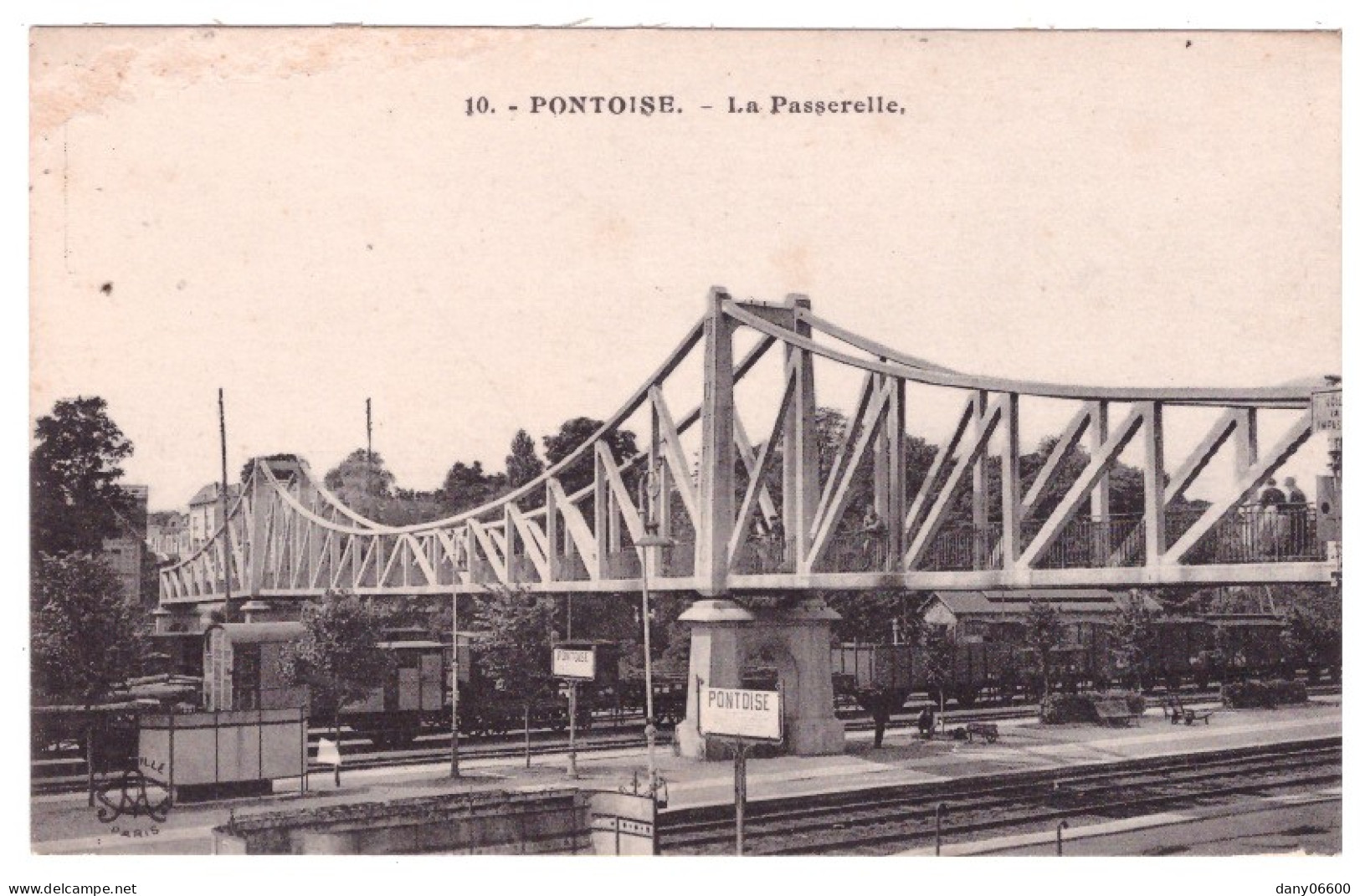 PONTOISE - La Passerelle Au Dessus De La Gare  - Pontoise