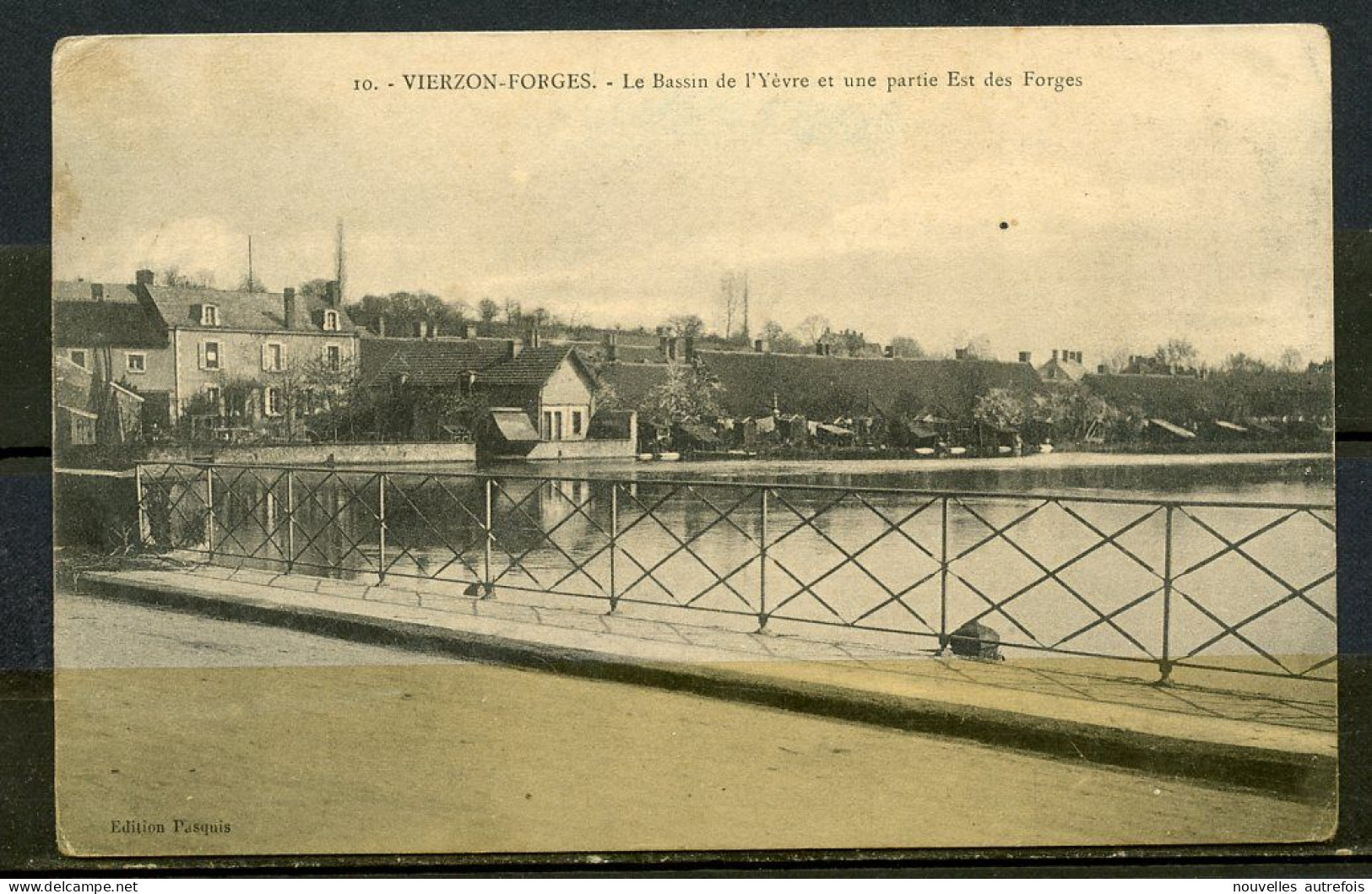 N°10 - VIERZON FORGES - LE BASSIN DE L'YEVRE ET UNE PARTIE EST DES FORGES. - Vierzon