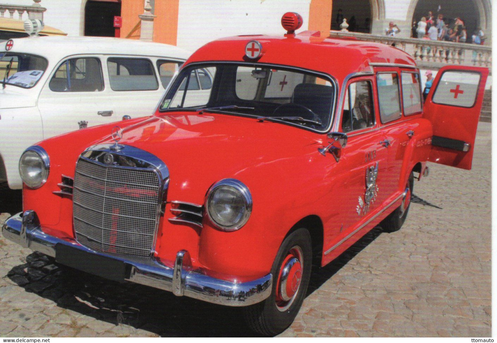Mercedes 180 Ambulance In Sintra, Portugal En 2016  - CPM - Voitures De Tourisme