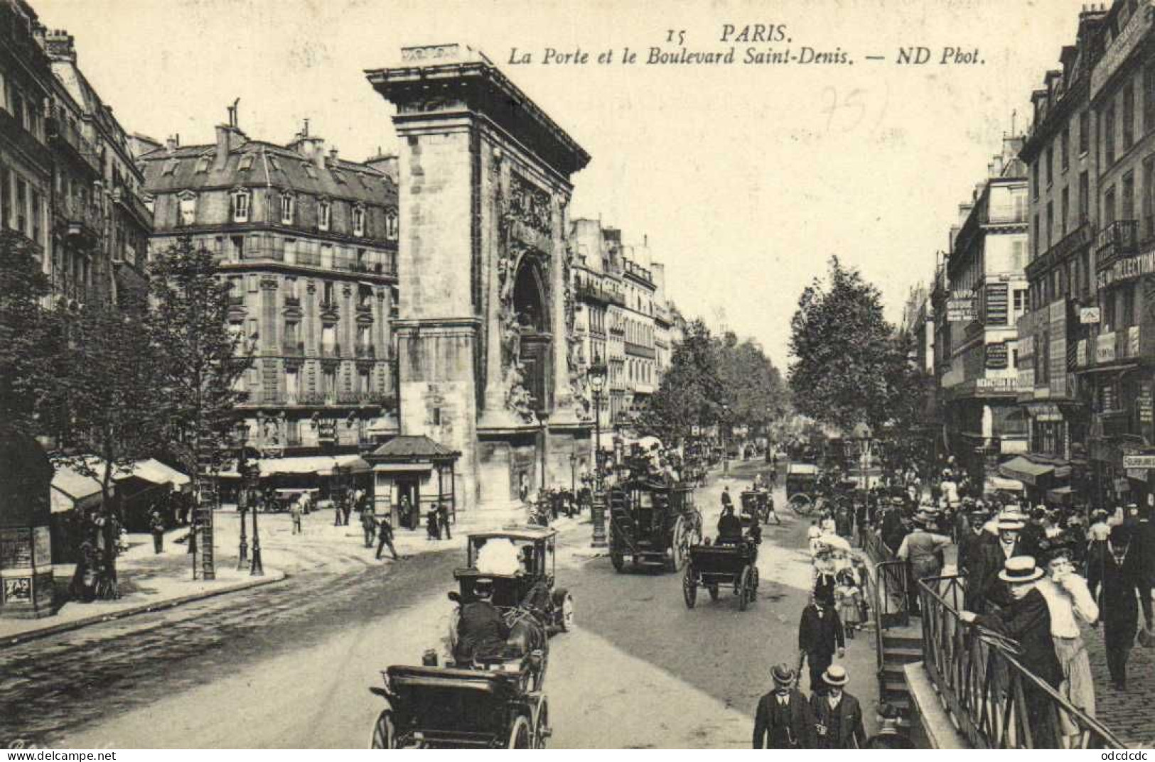 PARIS  La Porte Et Le Boulevard Saint Denis Belle Animation RV - Arrondissement: 10