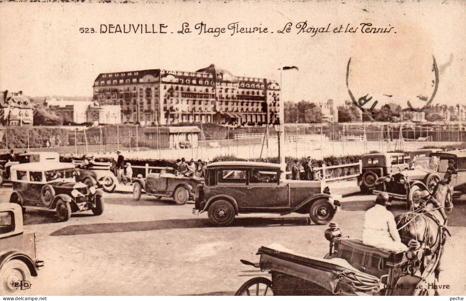 N°153 W -cpa Deauville -le Royal Et Les Tennis- - Deauville