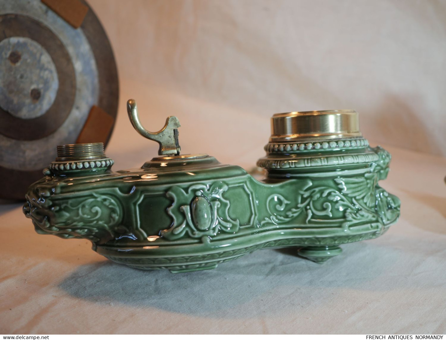 Lampe De Travail Peigniet Changeur Porcelaine Emaillée Verte à Décor De Sphinge Vers 1880  Ref BX24LMP001