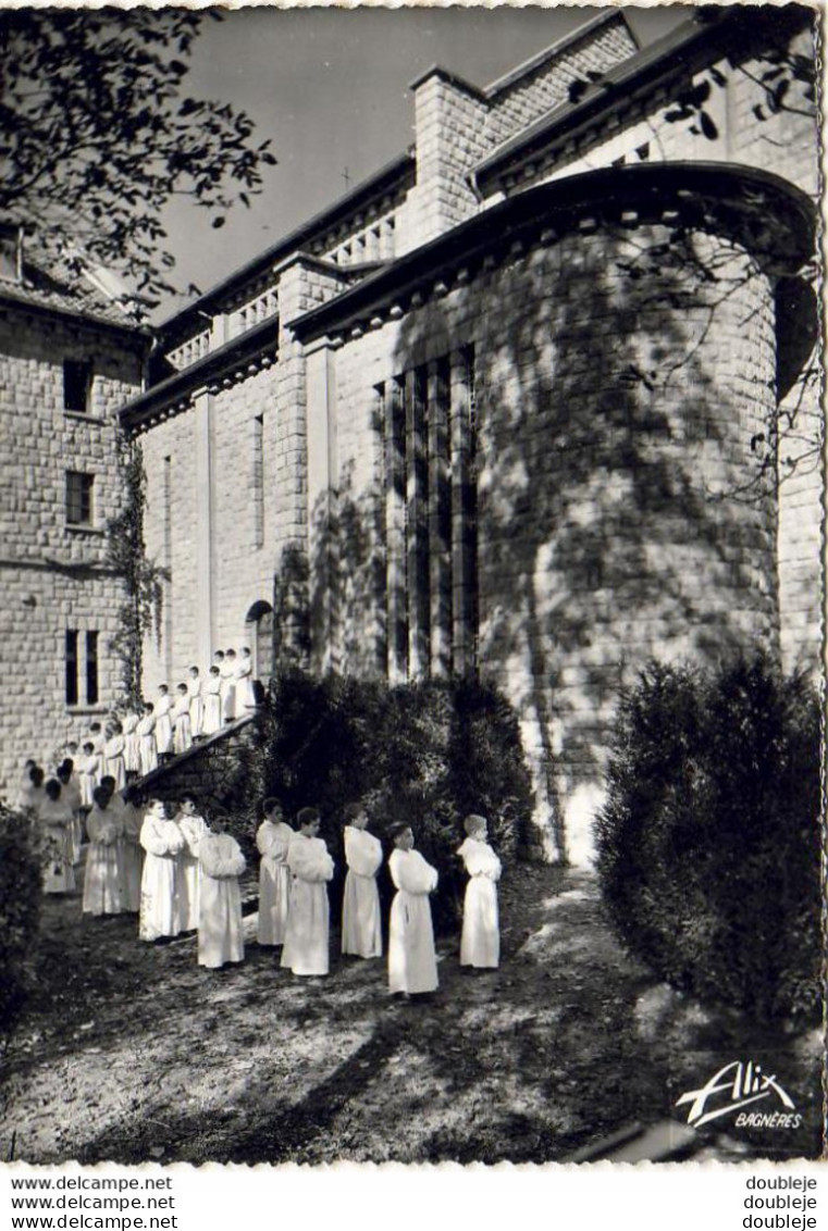 D65  TOURNAY  Abbaye De Notre- Dame De Tournay- L' Abside De L' Eglise, Les élèves De L' école Monastique  ..... - Tournay