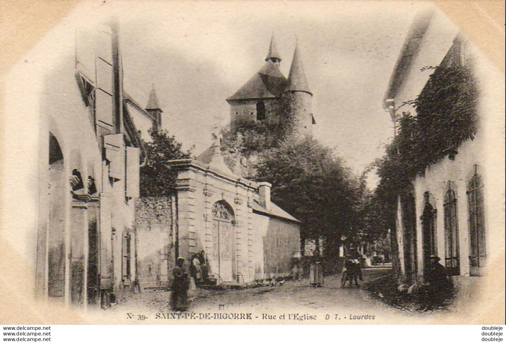 D65  ST- PE- DE- BIGORRE  Rue Et L' Eglise  ..... - Saint Pe De Bigorre