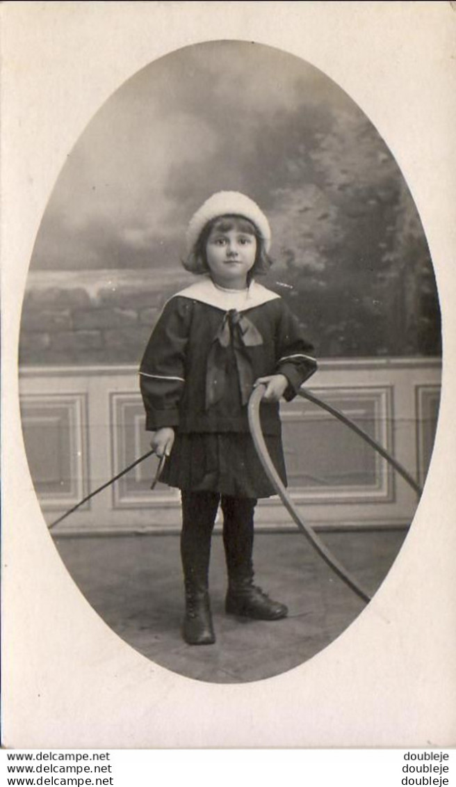 PETITE FILLE  AU CERCEAU  .........  CARTE PHOTO - Abbildungen