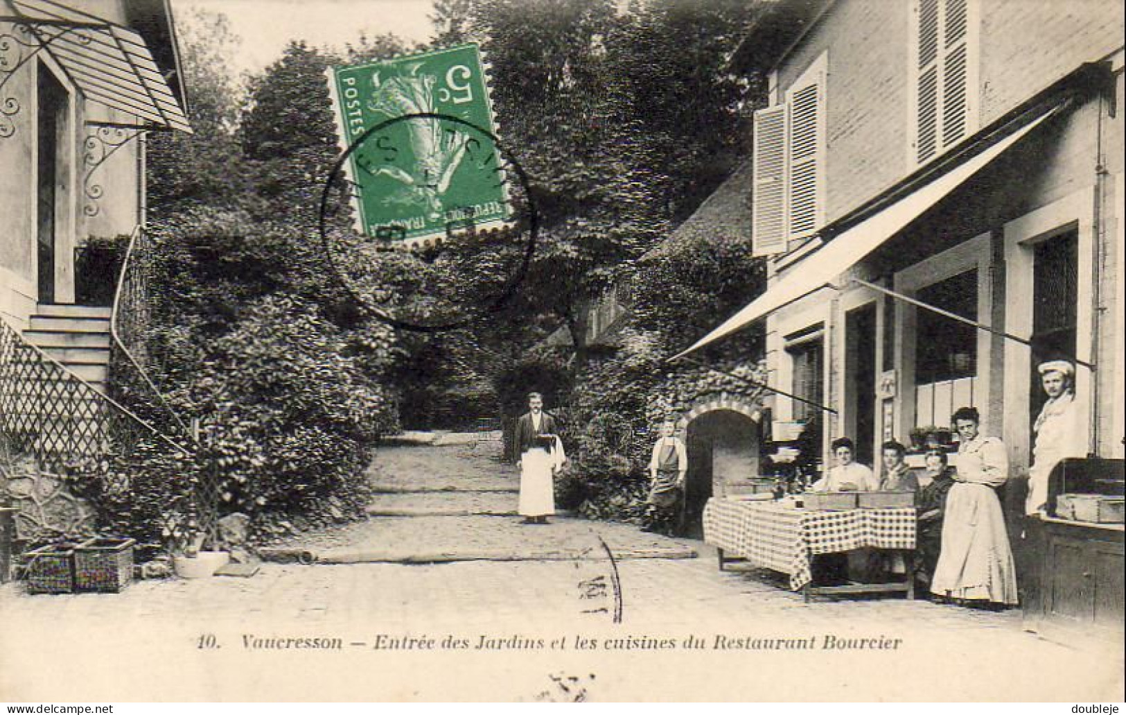 D92  VAUCRESSON  Entrée Des Jardins Et Les Cuisines Du Restaurant Bourcier - Vaucresson