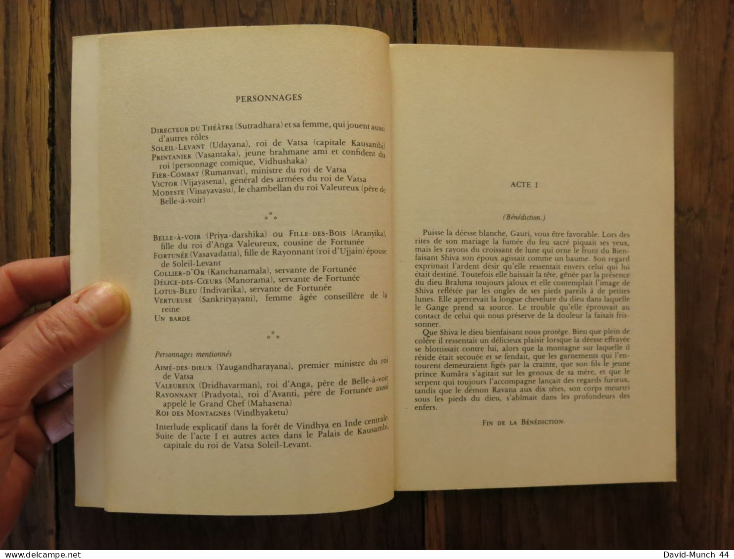 Trois pièces de théâtre de Harsha, VIIe siècle, traduction et adaptation de Alain Daniélou. Buchet / Chastel. 1977