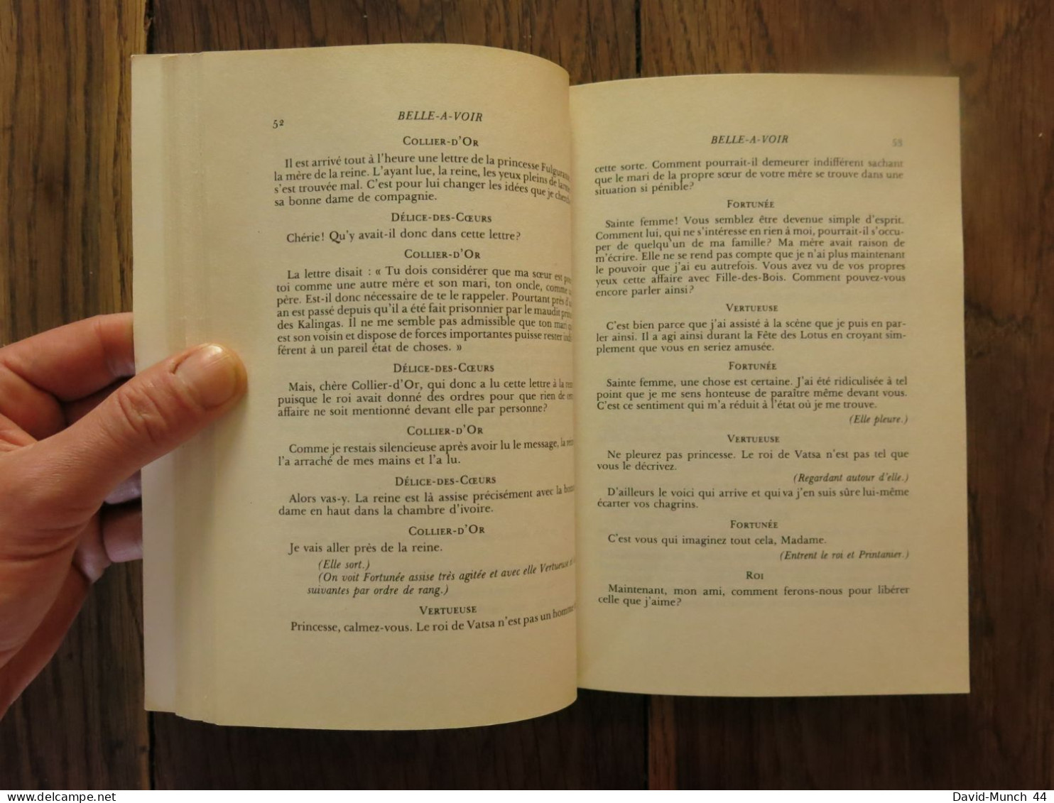 Trois pièces de théâtre de Harsha, VIIe siècle, traduction et adaptation de Alain Daniélou. Buchet / Chastel. 1977