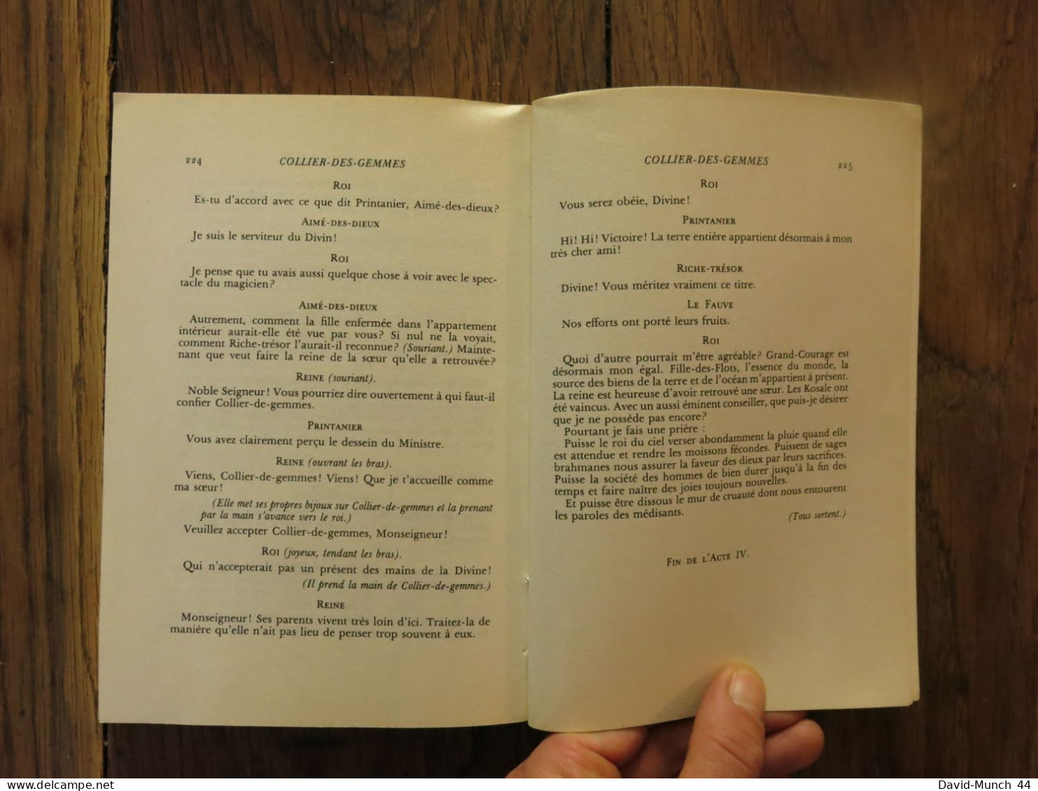 Trois pièces de théâtre de Harsha, VIIe siècle, traduction et adaptation de Alain Daniélou. Buchet / Chastel. 1977