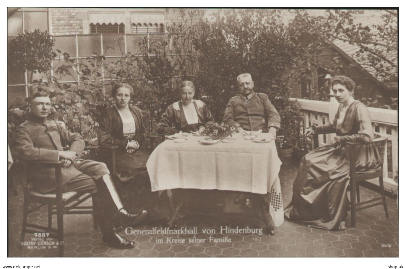 Y28170/ Generalfeldmarschall Hindenburg Mit Familie Foto AK  - Guerre 1914-18