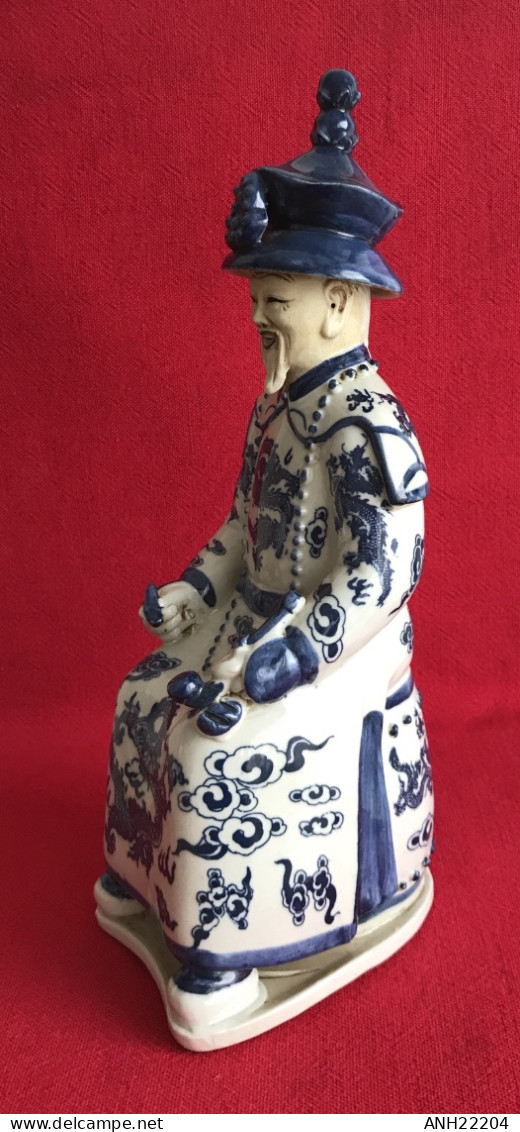 Magnifique Statuette Dignitaire Chinois - Porcelaine Bleue & Blanc - Chine, 2ème Moitié 20ème Siècle - Aziatische Kunst