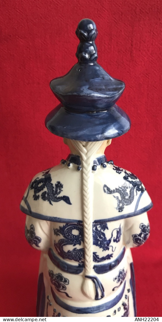 Magnifique statuette dignitaire Chinois - Porcelaine bleue & blanc - Chine, 2ème moitié 20ème siècle