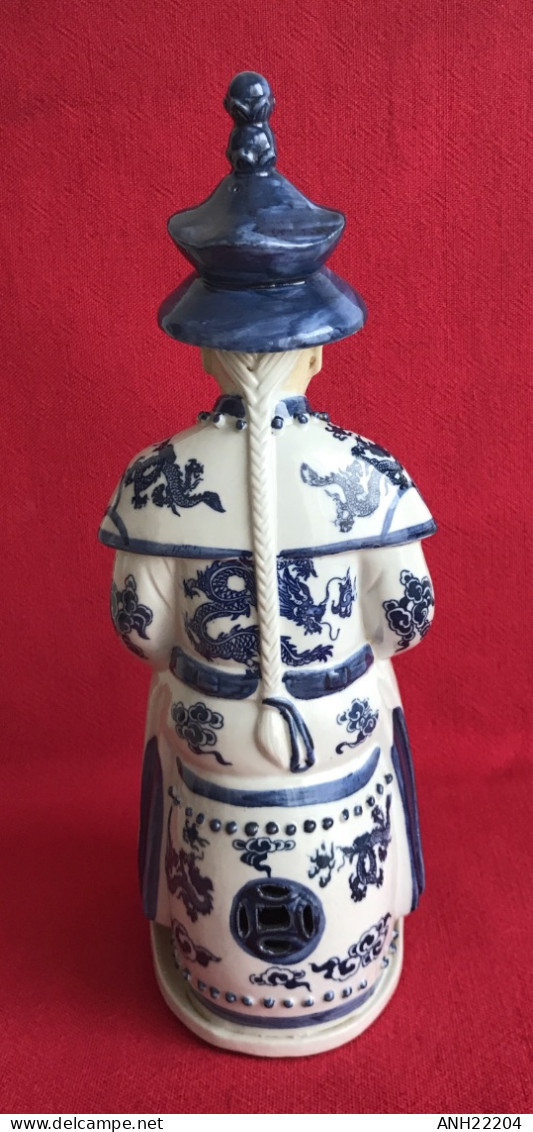 Magnifique statuette dignitaire Chinois - Porcelaine bleue & blanc - Chine, 2ème moitié 20ème siècle
