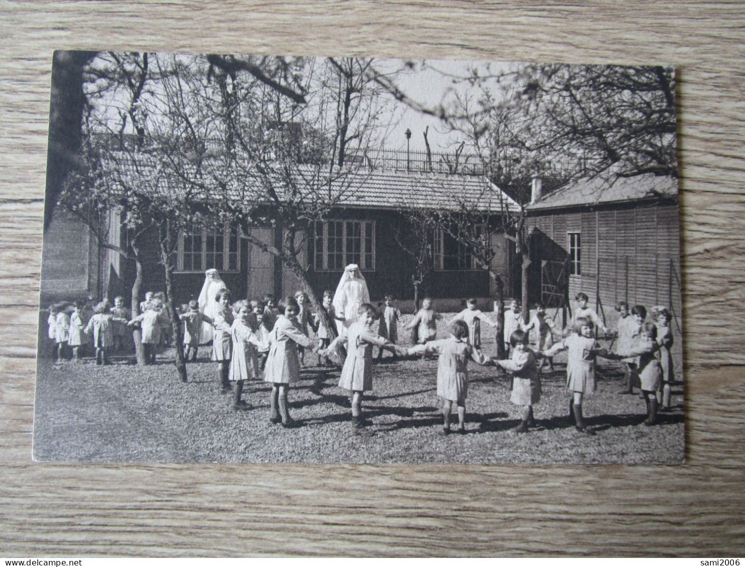 75 PARIS XX è OEUVRE DE LA CROIX ST SIMON  COUR ENFANTS RONDE BONNES SOEURS - Paris (20)