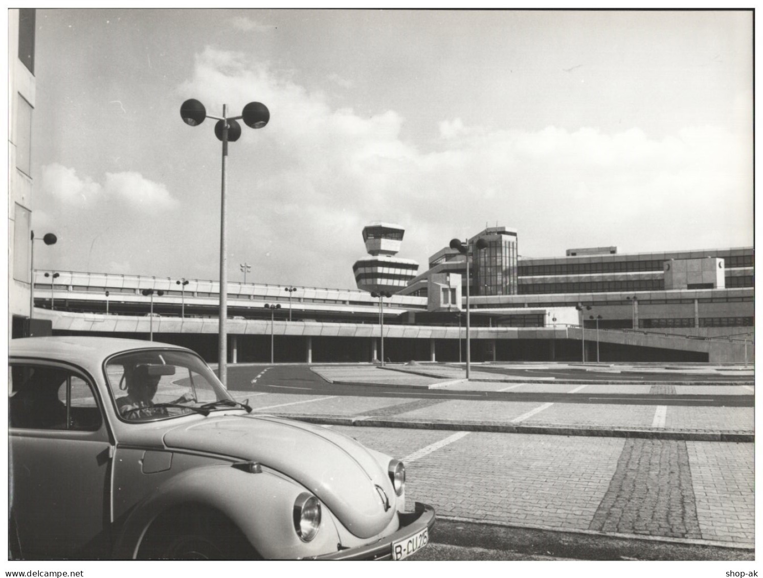 C5497/ Flughafen Berlin Tegel  Foto 21,5 X 16 Cm 70er Jahre VW Käfer - Autres & Non Classés