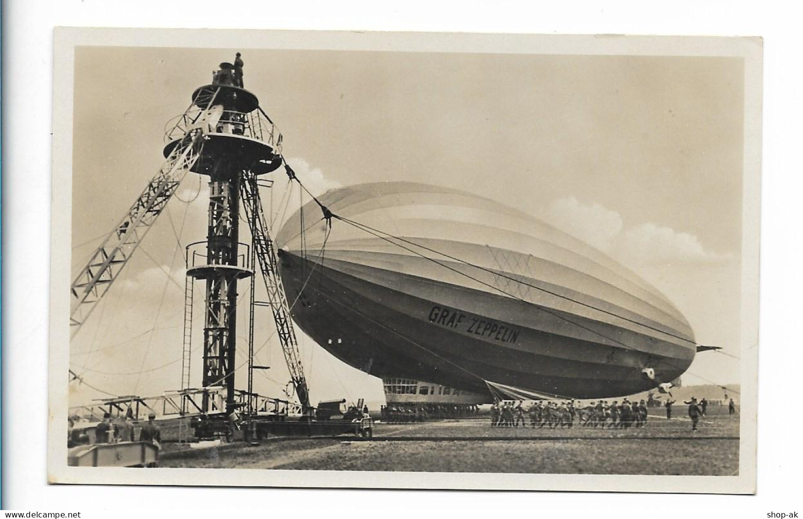 XX18428/ Graf Zeppelin LZ 127 Wird An Den Ankermast Gebracht Foto AK Ca.1932 - Zeppeline