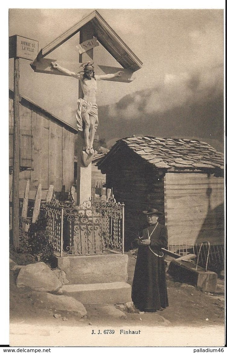 VALAIS FINHAUT Curé En Soutane Avec Son Missel, Près Croix Christ. Jullien Frères, Genève 6739 - NEUVE ETAT IMPECCABLE - Finhaut