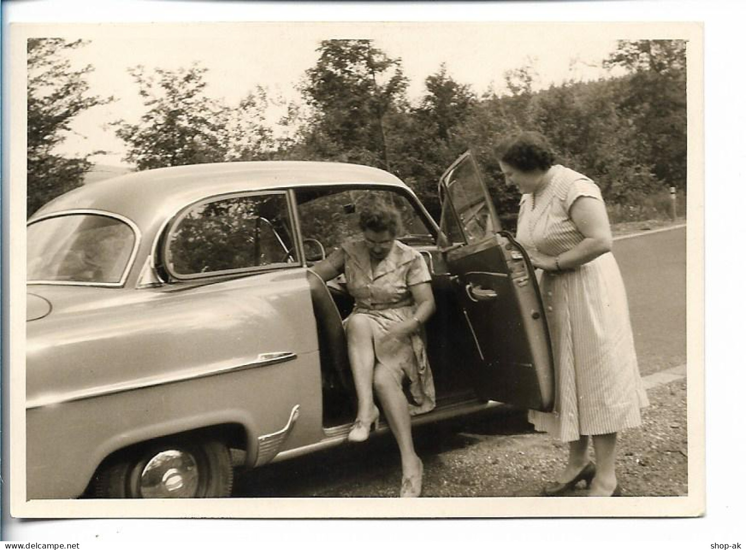 MM0888/  Opel Rekord Foto 60er Jahre  Frauen  - Auto's