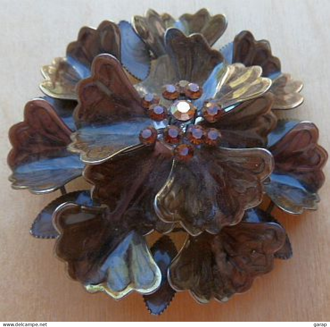 Broc-177 Broche Imposante Façon émaux émaillée Marron à Décor De Plusieurs Brillants Couleur Brique - Brooches