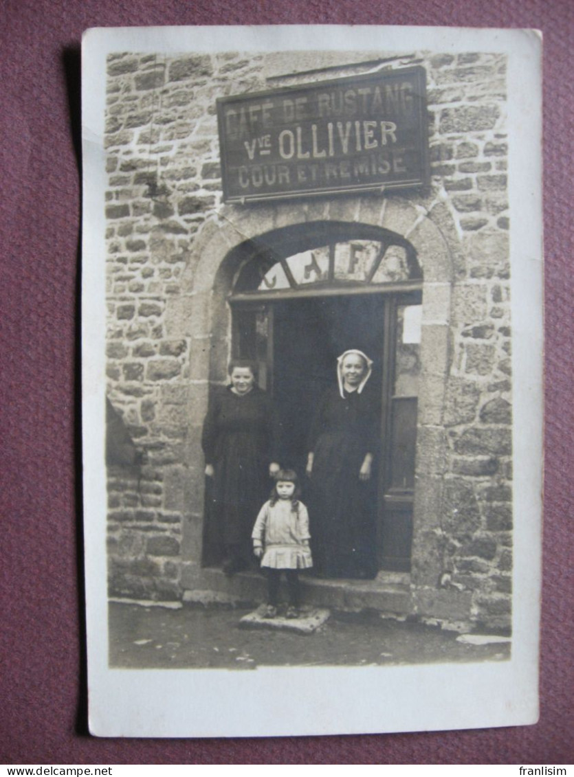 CPA PHOTO 22 GUINGAMP ? 11 VILLELONGUE D'AUDE ?? Café De RUSTANG Veuve OLLIVIER / RARE & ANIMEE à Situer... - Guingamp