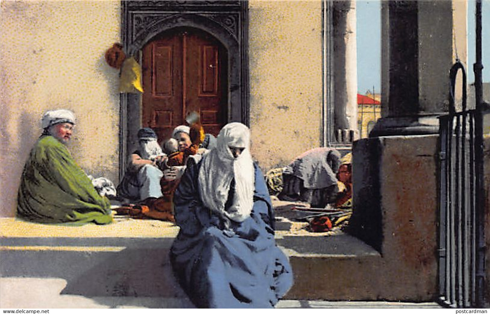 Turkey - ISTANBUL - Veiled Woman At The Entrance Of A Mosque - Publ. E. F. Rochat 181 - Turquie