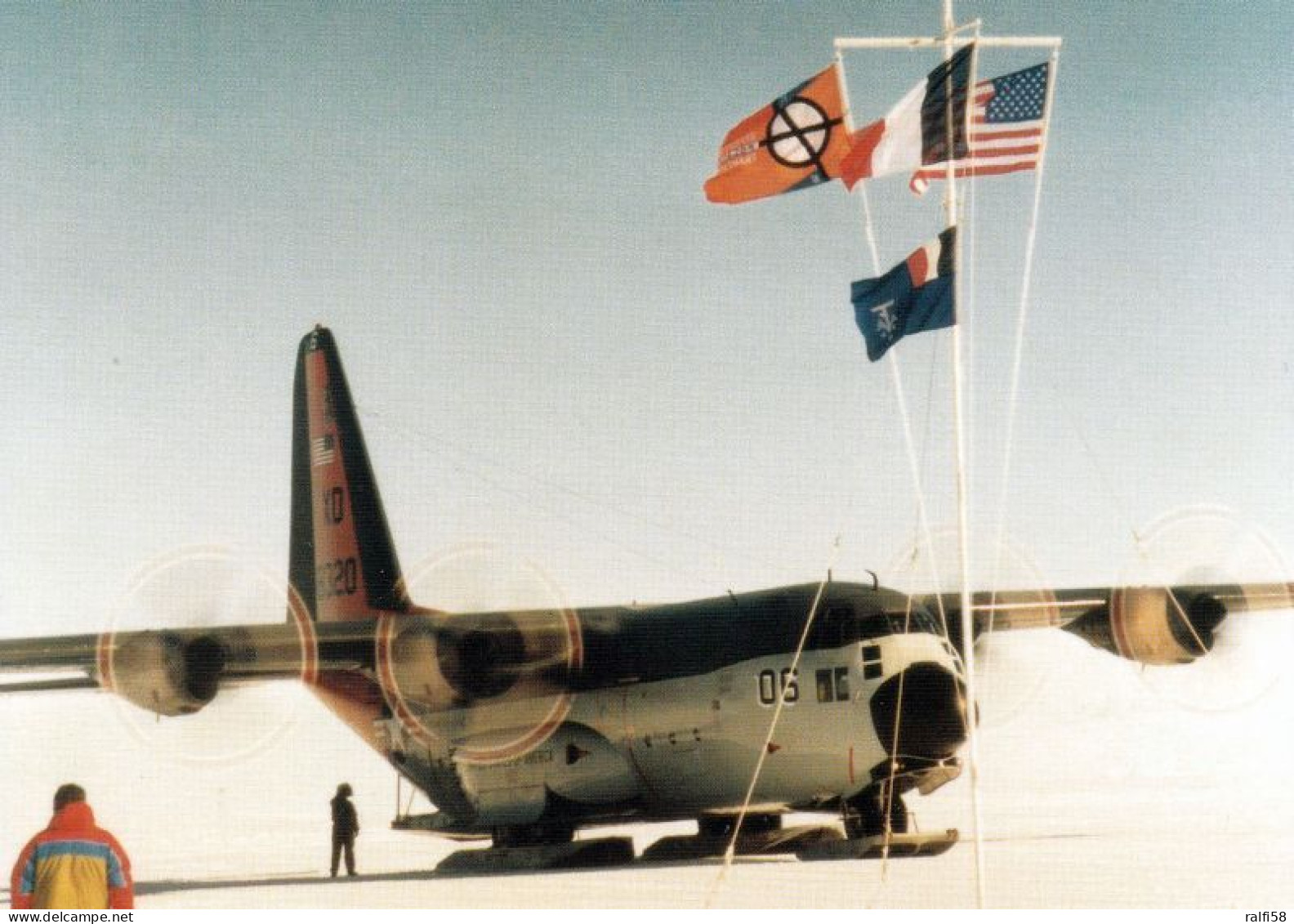1 AK Antarctica / Antarktis * Hercules C-130 - Prepairing For Flight From Williams Ice Field To Dome C * - Autres & Non Classés