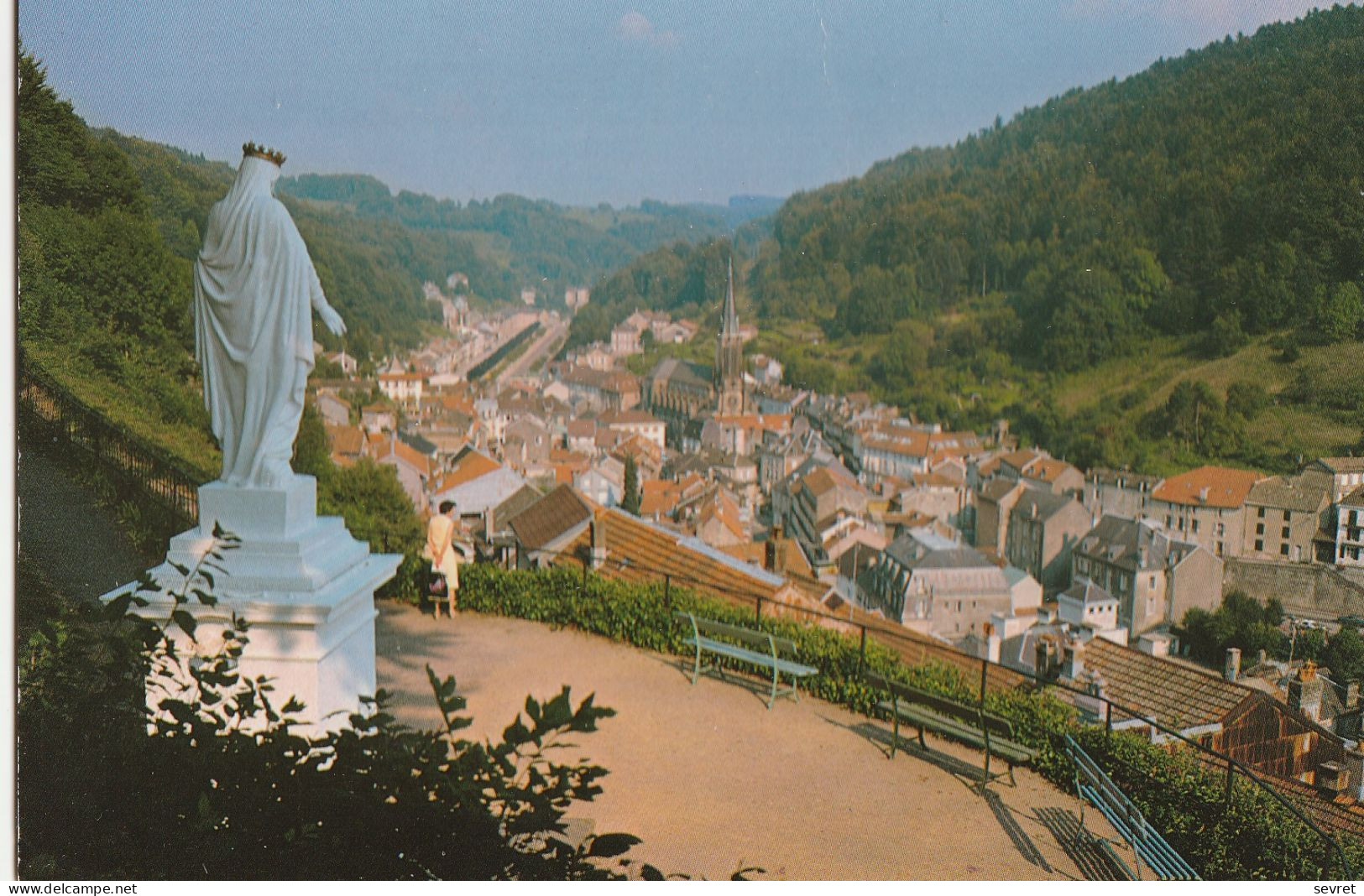 PLOMBIERES LES BAINS . - Statue De La Vierge - Panorama Sur La Ville. CPM Pas Courante - Plombieres Les Bains