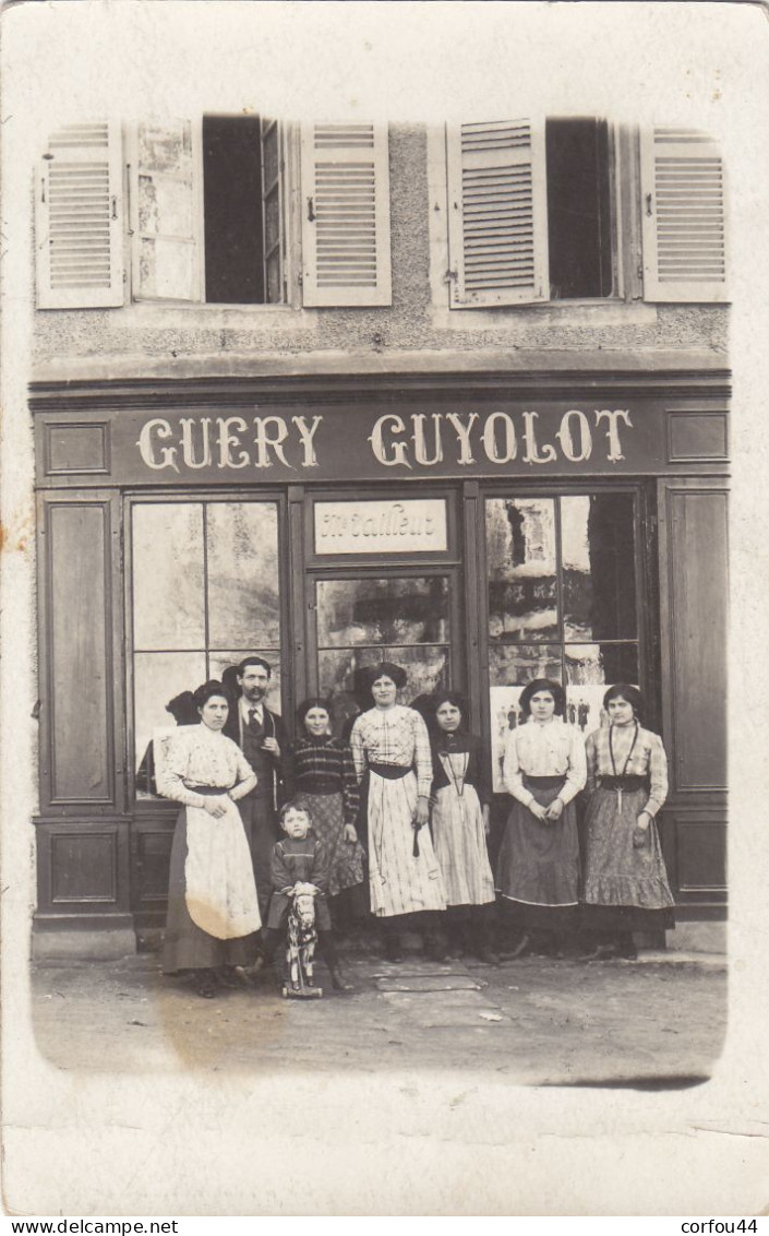 58 - POUGUES Les EAUX : Tailleur  GUERY - GUYOLOT  Très Rare Carte Photo - Commerce - Métier. - Pougues Les Eaux