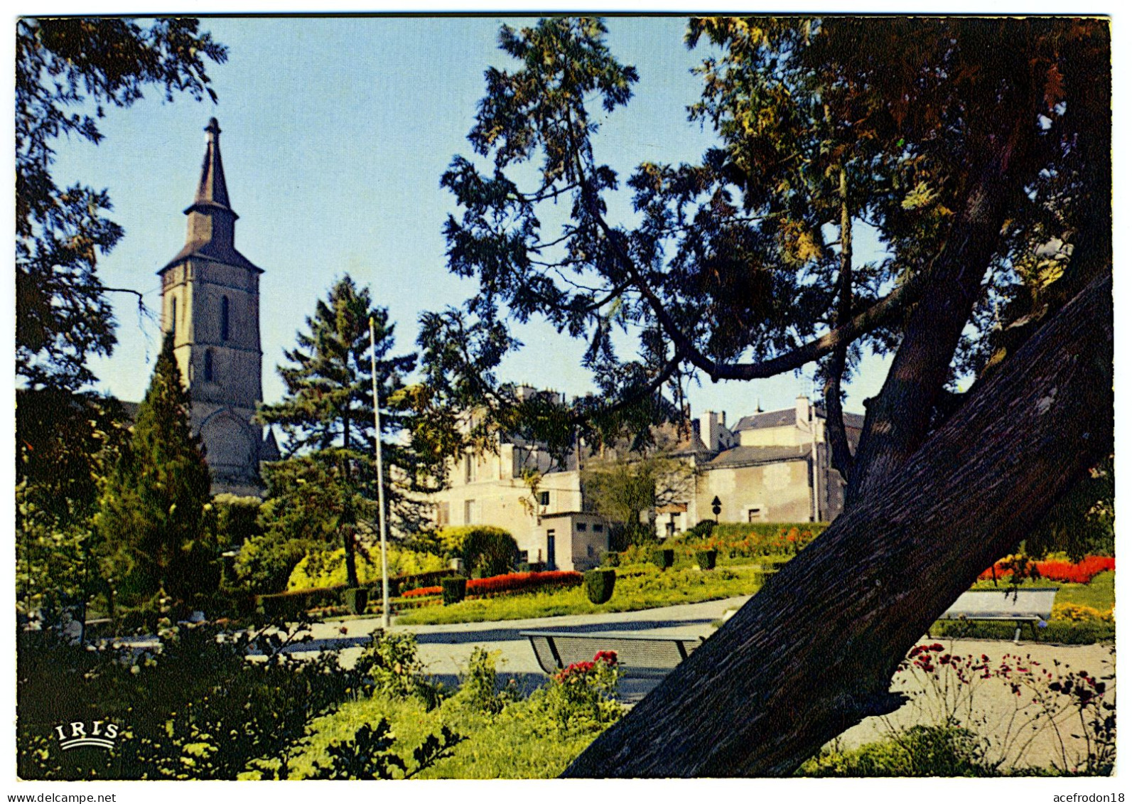 La Souterraine - L'église Et Le Jardin - La Souterraine