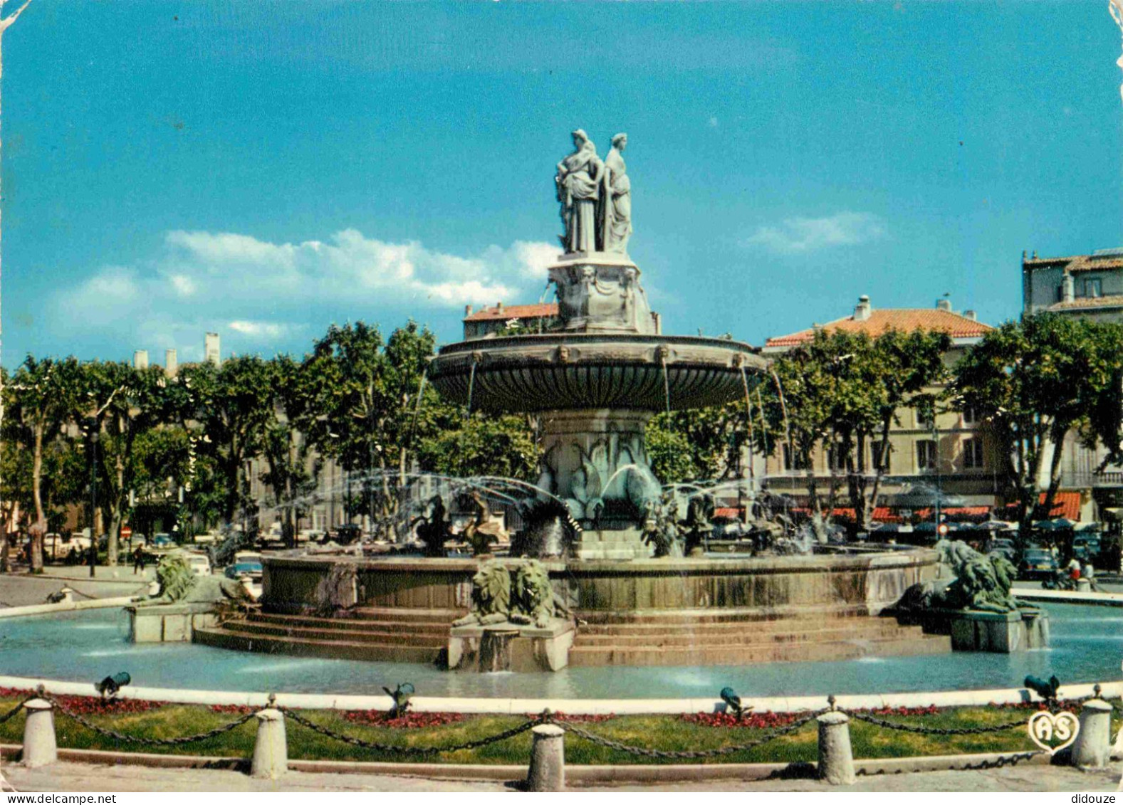 13 - Aix En Provence - Grande Fontaine Sur La Rotonde - CPM - Etat Pli Visible - Voir Scans Recto-Verso - Aix En Provence