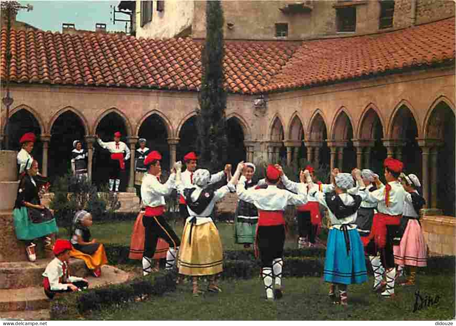 Folklore - Danses - Pays Catalan - Roussillon - Groupe Folklorique Allegria - La Sardane - Arles Sur Tech - Le Cloitre - - Dances