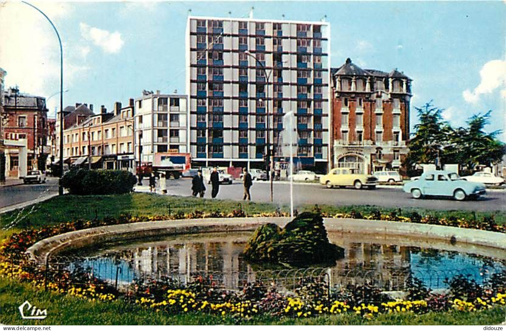 Automobiles - Saint Quentin - La Place Du Huit-Octobre - CPM - Voir Scans Recto-Verso - Toerisme