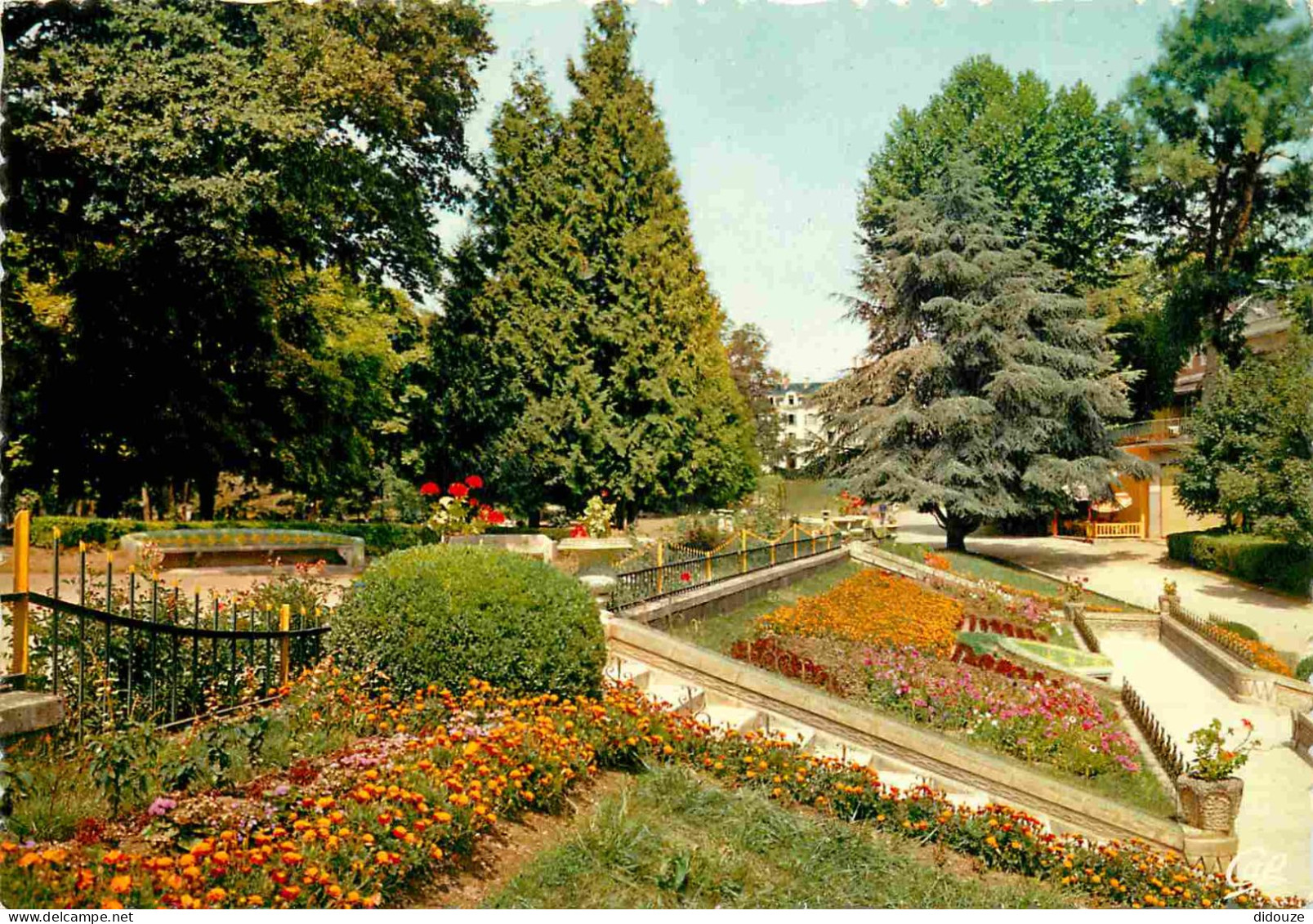 58 - Saint Honoré Les Bains - Etablissement Thermal - Le Parc - Carte Dentelée - CPSM Grand Format - Voir Scans Recto-Ve - Saint-Honoré-les-Bains