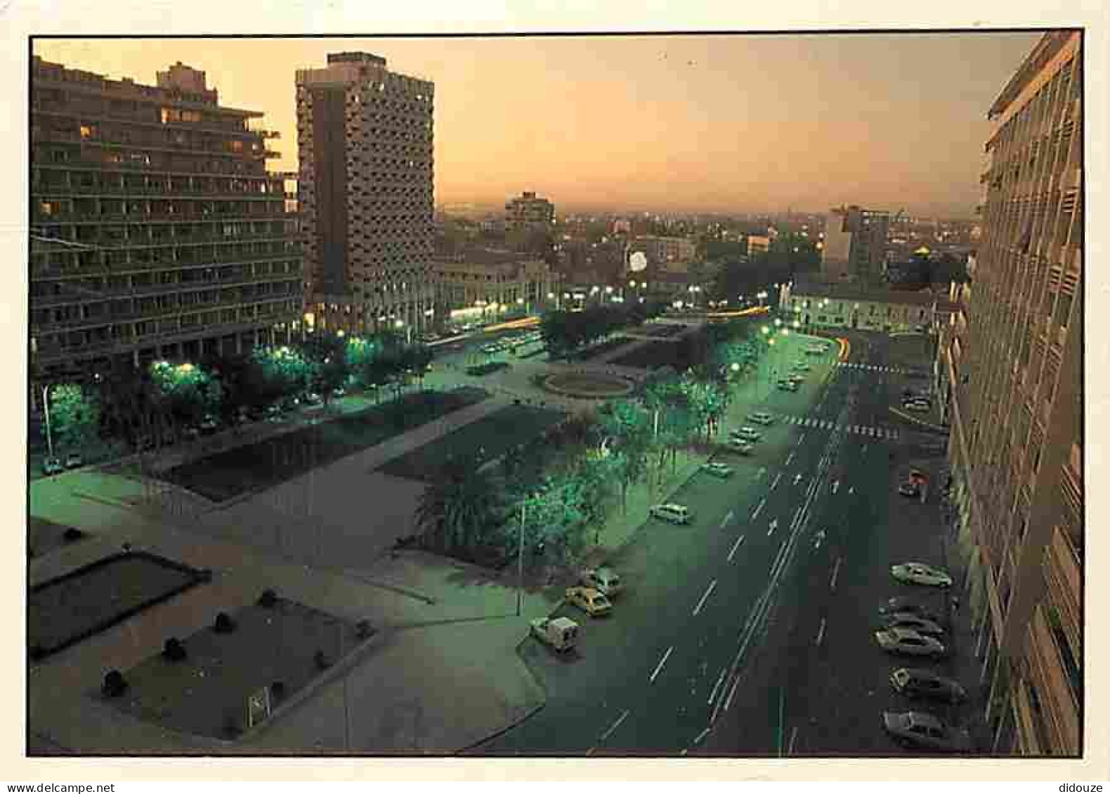 Sénégal - Dakar - La Place De L'indépendance - Automobiles - CPM - Voir Scans Recto-Verso - Senegal