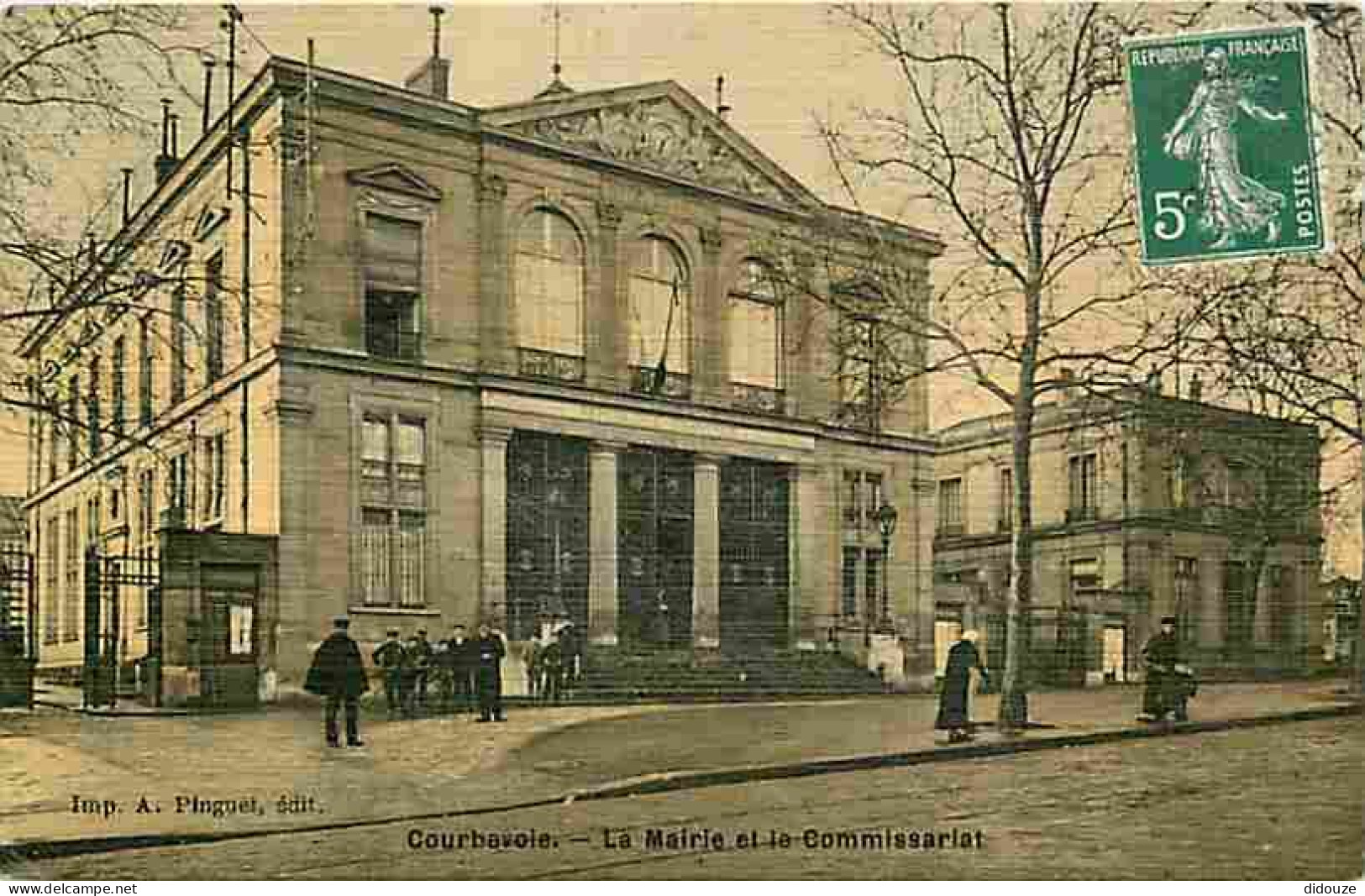 92 - Courbevoie - La Mairie Et Le Commissariat - Carte Gauffrée - Etat Léger Pli Visible - CPA - Voir Scans Recto-Verso - Courbevoie