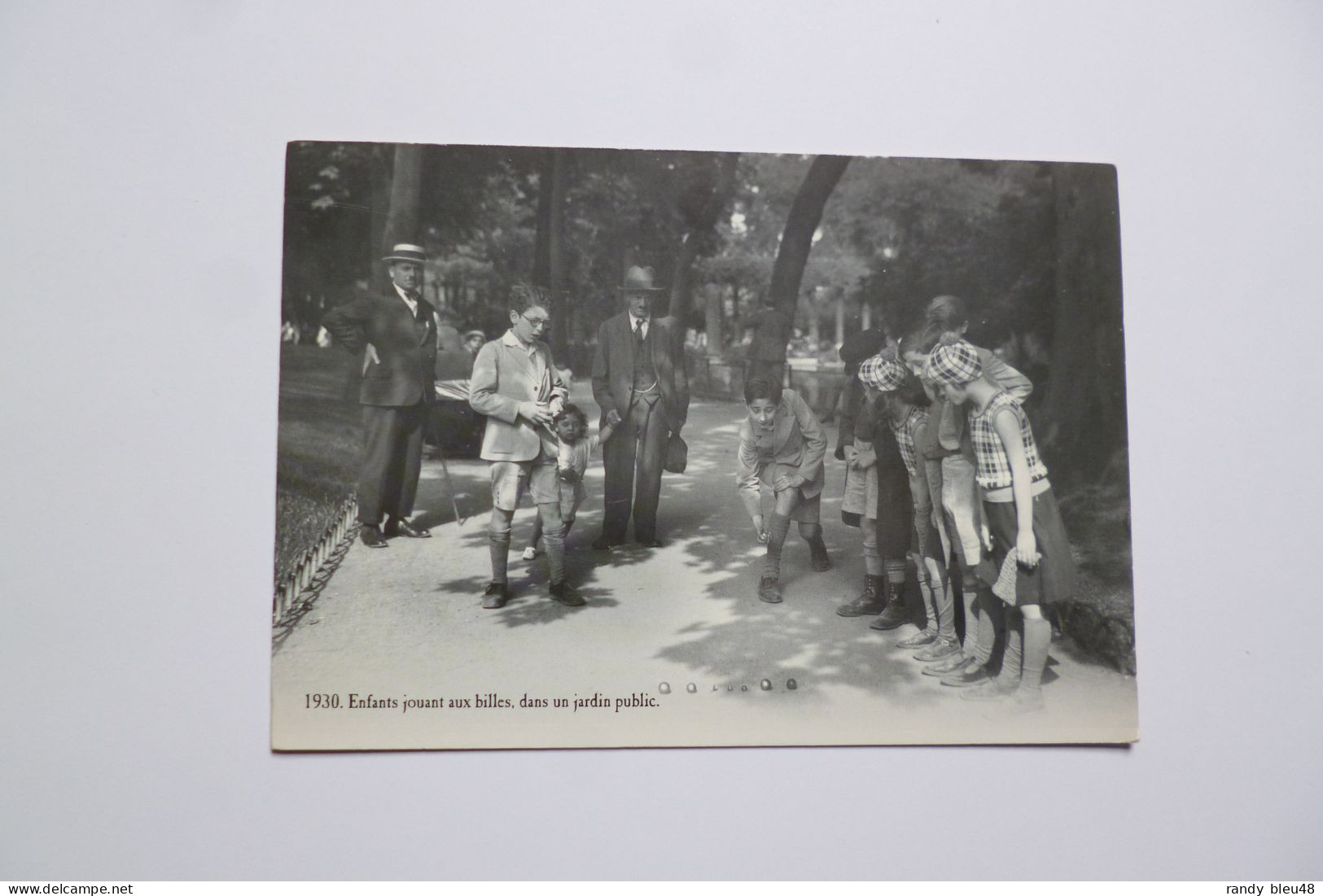 Enfants Jouant Aux Billes Dans Un Jardin Public      (  1930 )     -  Edition Atlas  - - Otros & Sin Clasificación