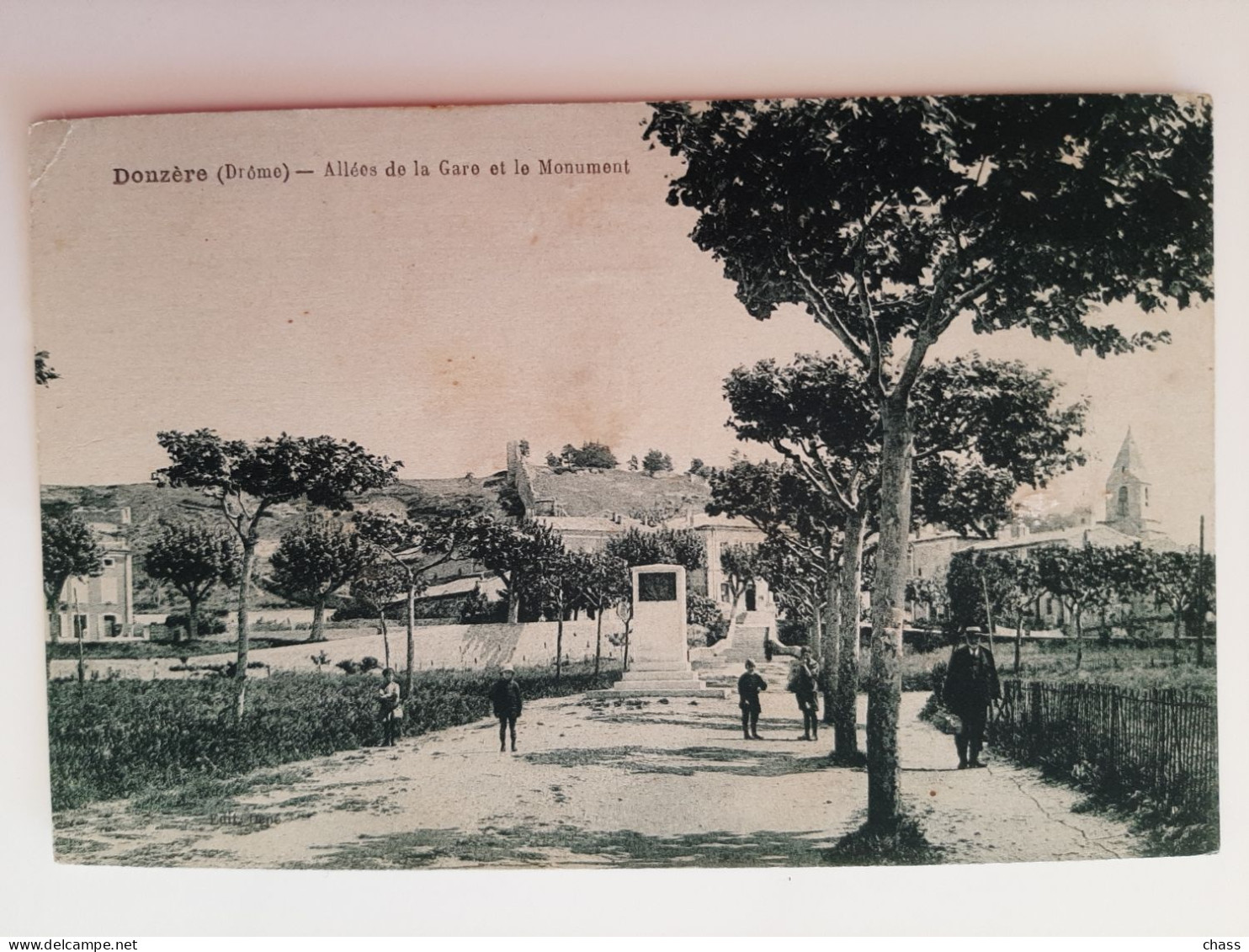 Cpa 26 Donzere Allées De La Gare Et Le Monument - Donzere