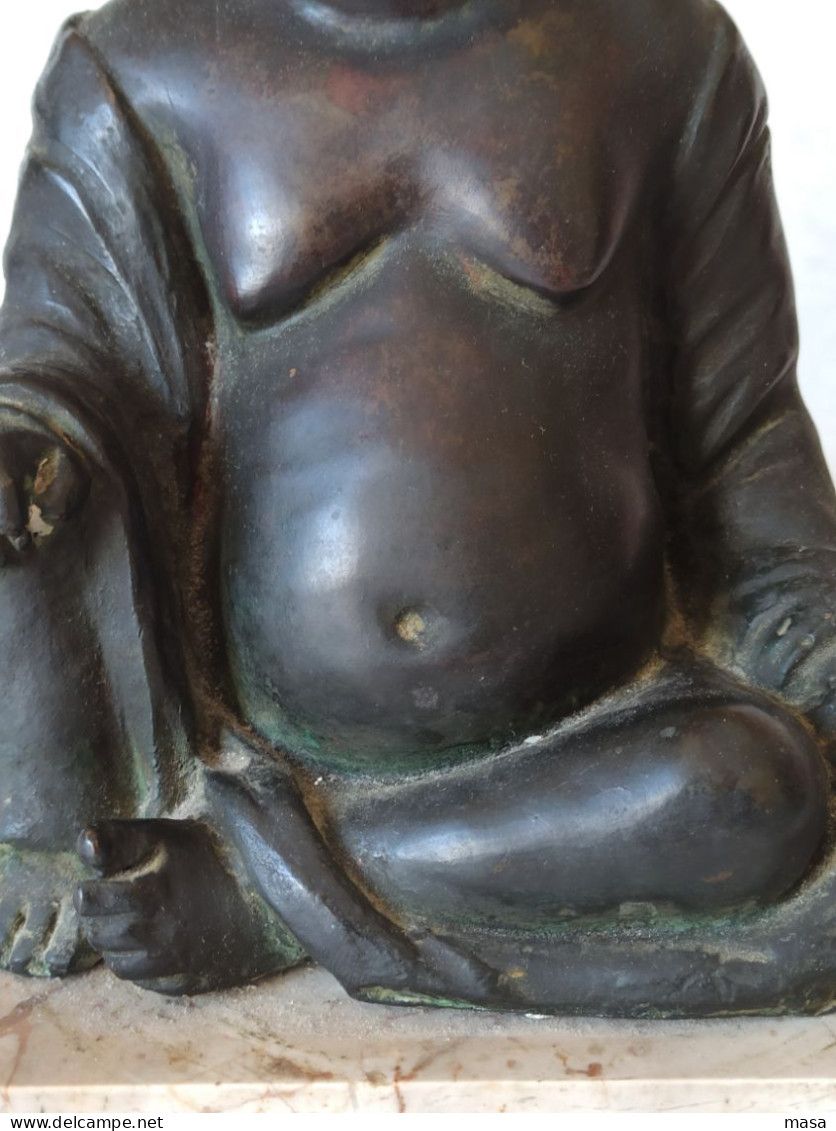 Scultura Buddha Seduto In Bronzo Con Base In Marmo - Bronces