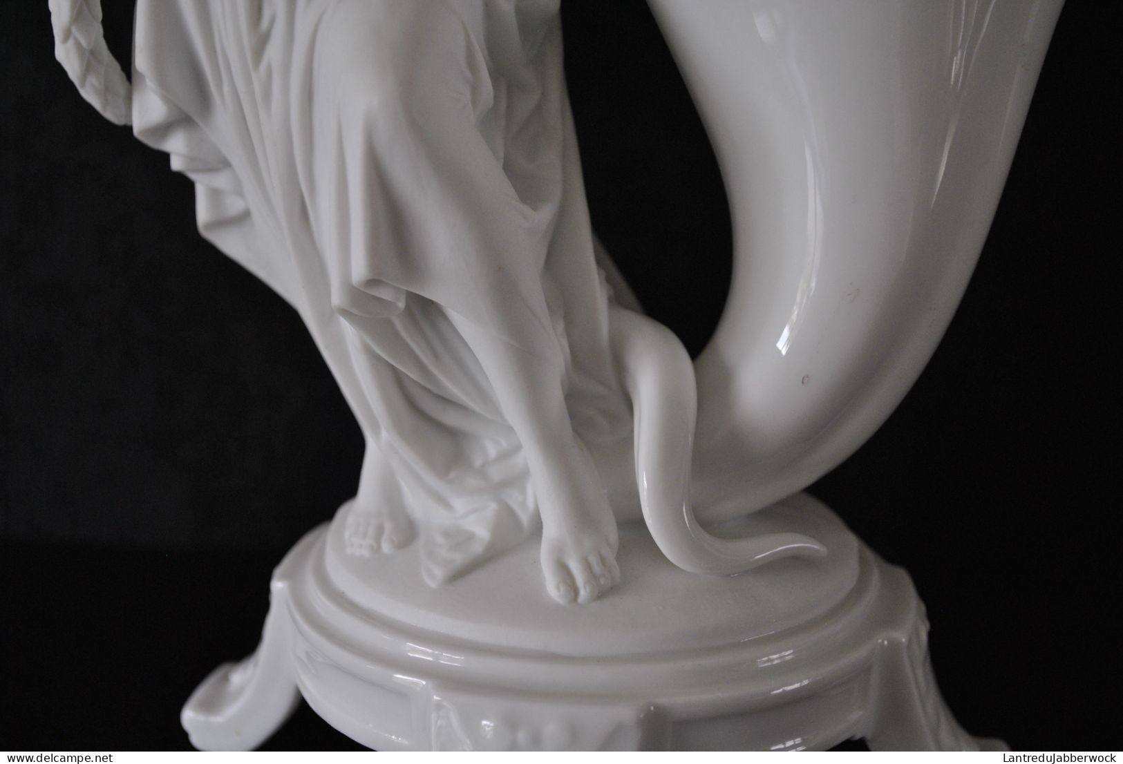 STATUETTE EN PORCELAINE BLANCHE ET BISCUIT FEMME ANTIQUE DENUDEE A LA COURONNE DE LAURIER DAPHNE?? MYTHOLOGIE marque CC