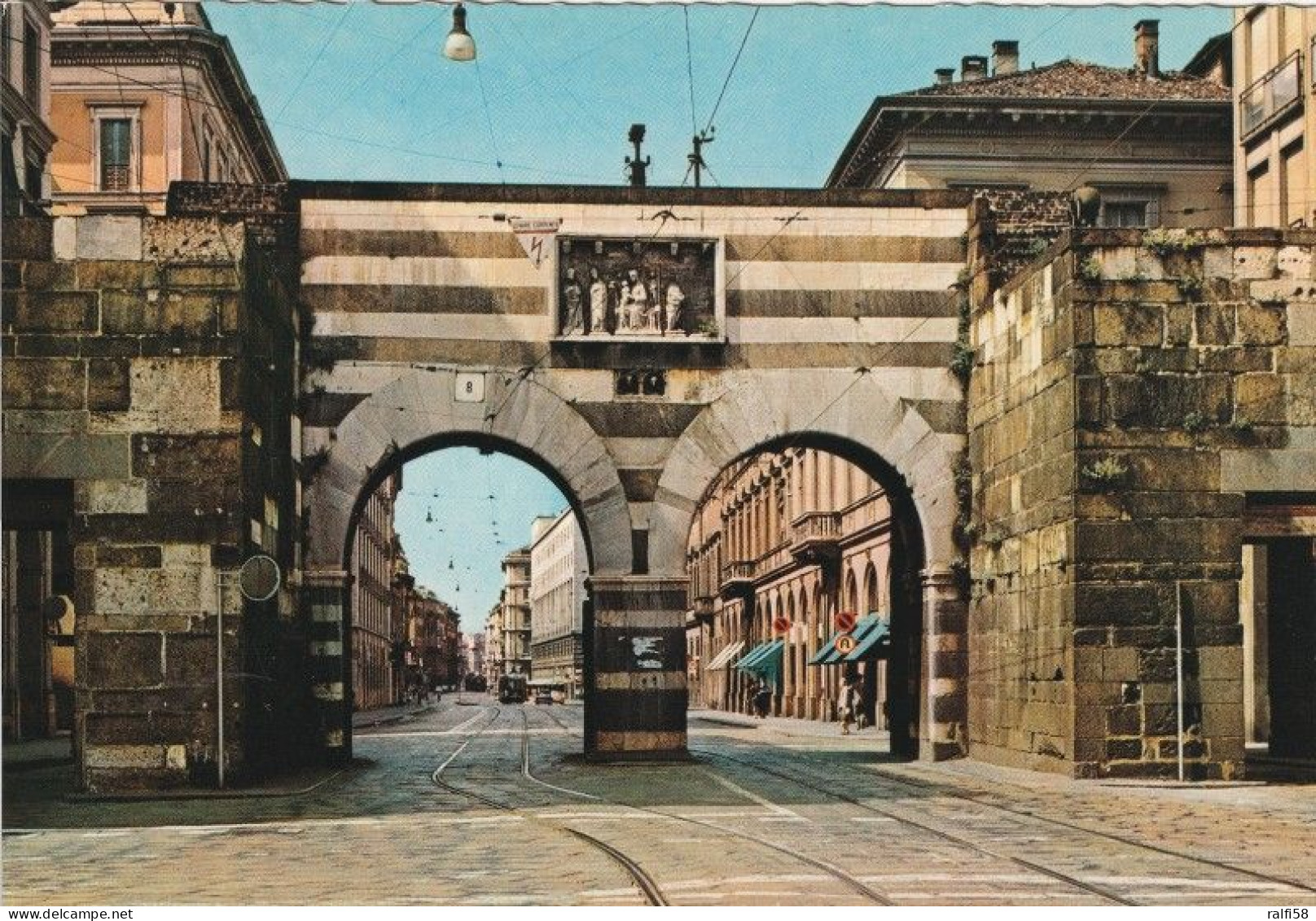 1 AK Italien * Torbogen In Der Via Alessandro Manzoni - Teil Der Mittelalterlichen Mailänder Stadtmauer Aus Dem 12. Jh. - Milano (Milan)