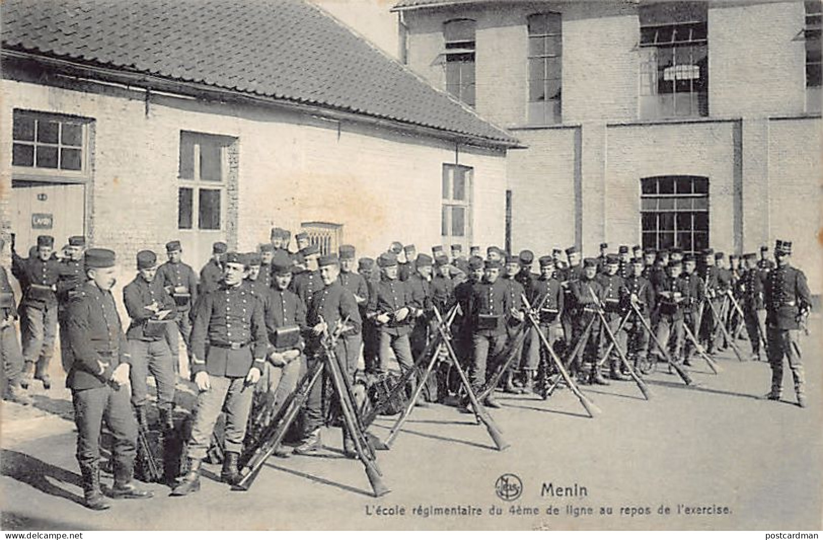 België - MENEN (W. Vl.) De Regimentsschool Van Het 4e Linieregiment Rust Uit Na De Oefening - Menen
