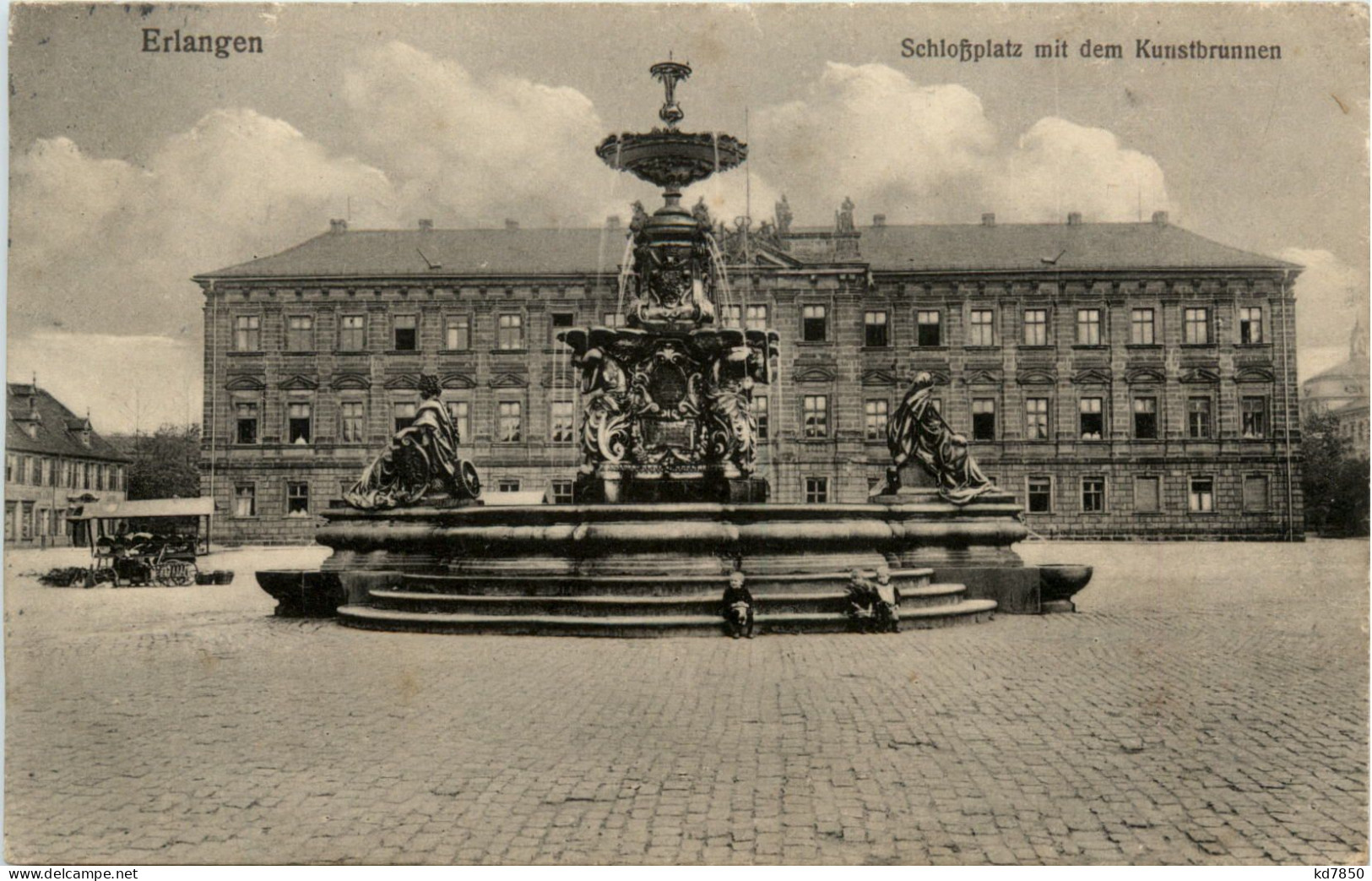 Erlangen, Schlossplatz Mit Dem Kunstbrunnen - Erlangen