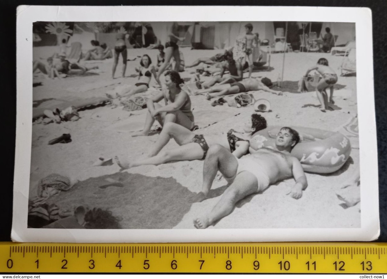 #14  Man Woman - Couple On Vacation - On The Beach In A Bathing Suit Femme En Vacances - Sur La Plage En Maillot De Bain - Personnes Anonymes