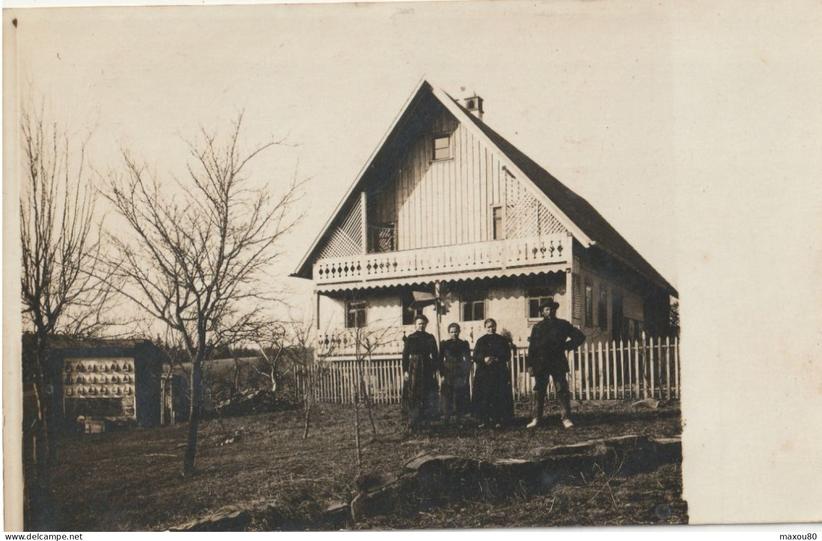 Carte Photo, Personnages Devant Chalet ( Au Dos écrit Karl Lutz ) - Da Identificare