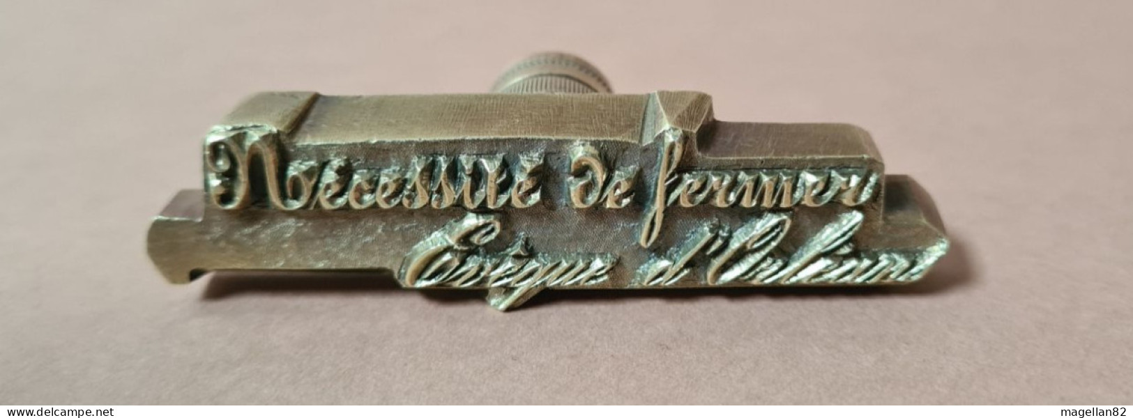 Rare. Ancien Sceau, Cachet, Tampon. Matière Bronze. Évêque D'Orléans. Nécessité De Fermer - Timbri