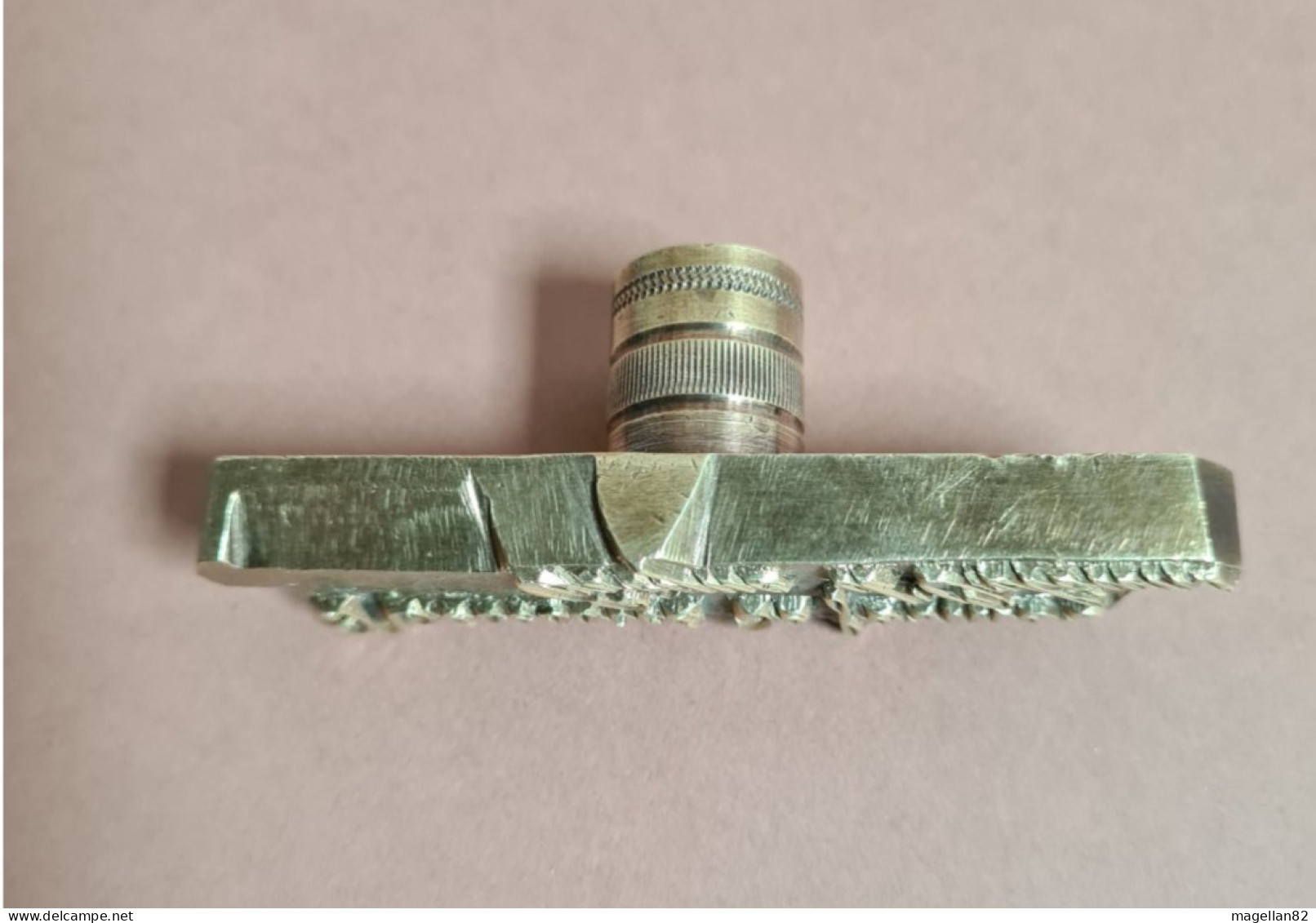 Rare. Ancien sceau, cachet, tampon. Matière Bronze. Évêque D'Orléans. Nécessité de fermer