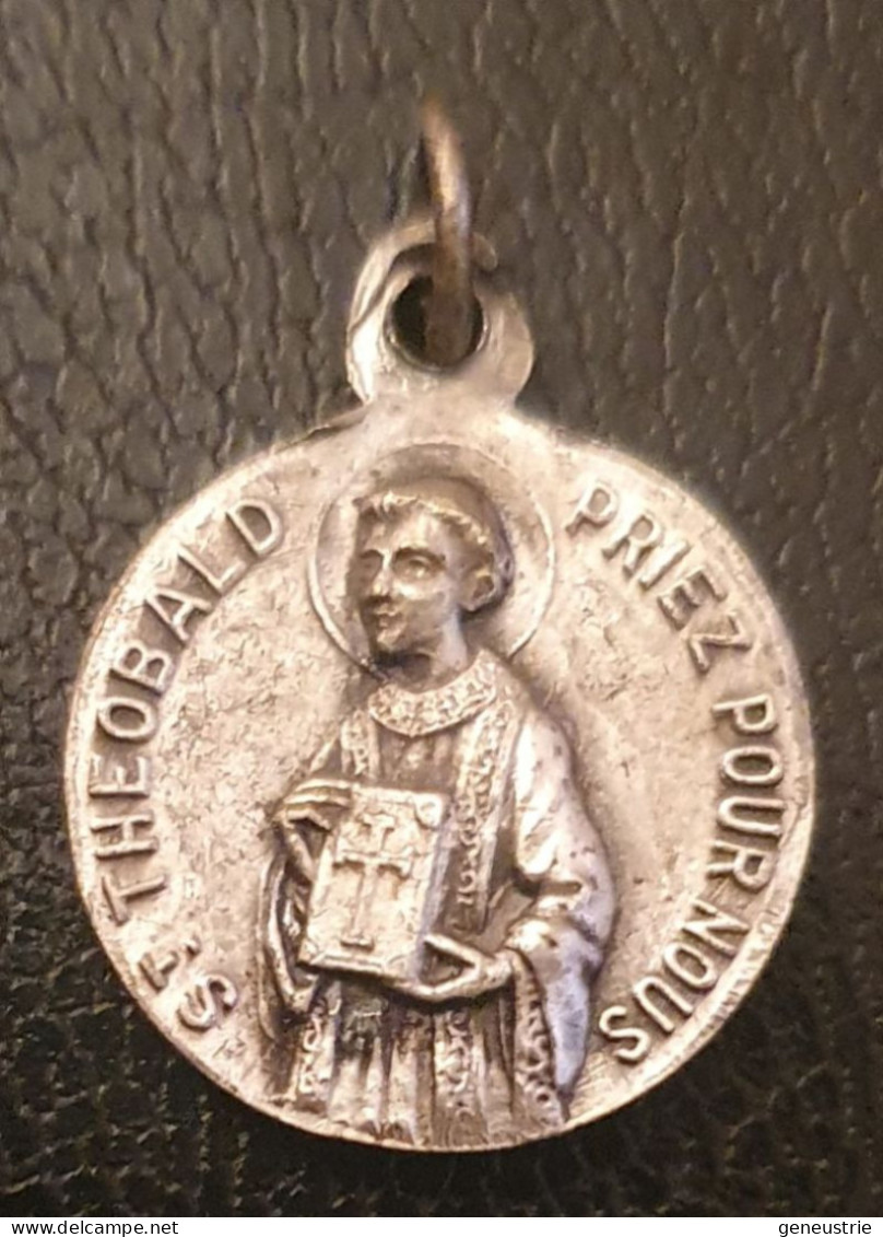 Rare Pendentif Médaille Religieuse Argenté Milieu XXe "Saint Israël & Saint Théobald Du Dorat" Religious Medal - Religión & Esoterismo